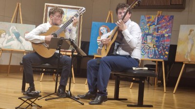 Le concert final des participants du 13. Semaine de la guitare à Postojna
