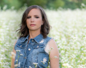 Ana Šimenc kvartet / Brezmejna zapuščina countryja, americane in kvalitetne pop glasbe s čutnostjo večglasnega petja združene v en projekt