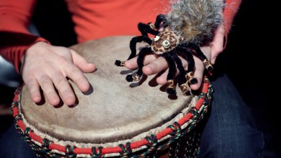 Pravljice pod košnjami: Pajek Kveku Anansi