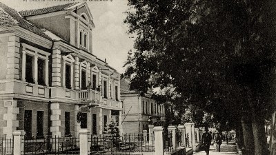 Zgodbe starih postojnskih stavb in hiš  s Polono Škodič