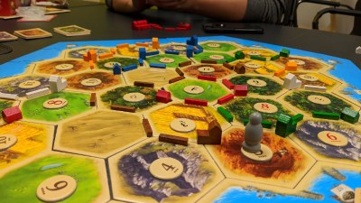 Večer družabnih iger: Naseljenci otoka Catan